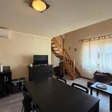 Le Petit Marius Duplex Climatise Avec Parking Au Grau-du-roi *